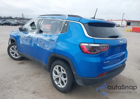 2024 Jeep Compass Latitude 4X4 z USA, uszkodzony, nr VIN 3C4NJDBN5RT138751